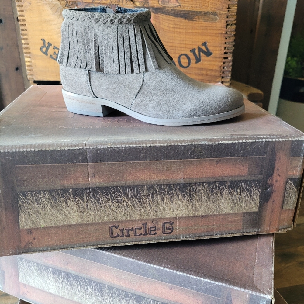 Brand new Circle G suede booties with fringe